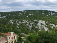 Mairie de Murles et la garrigue